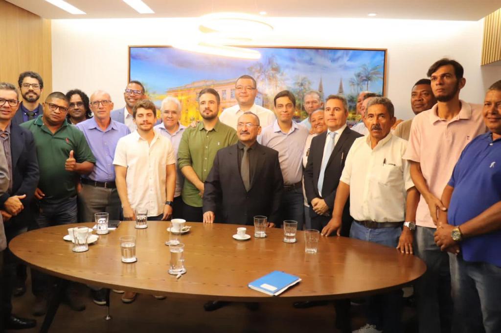Superintendente da SMTT dialoga com representantes de táxis bandeira e transporte alternativo na CMA - SMTT Aracaju